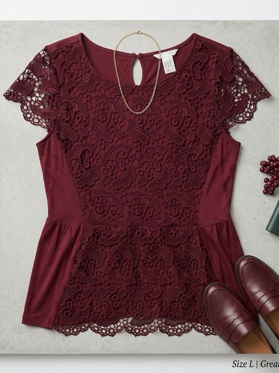 H&M Tops - H@M crochet large Lace Detail Short Sleeve Top - Burgundy